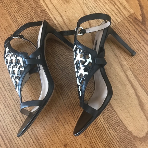 New French Connection Linny Sandal. 7.5 - Picture 9 of 10